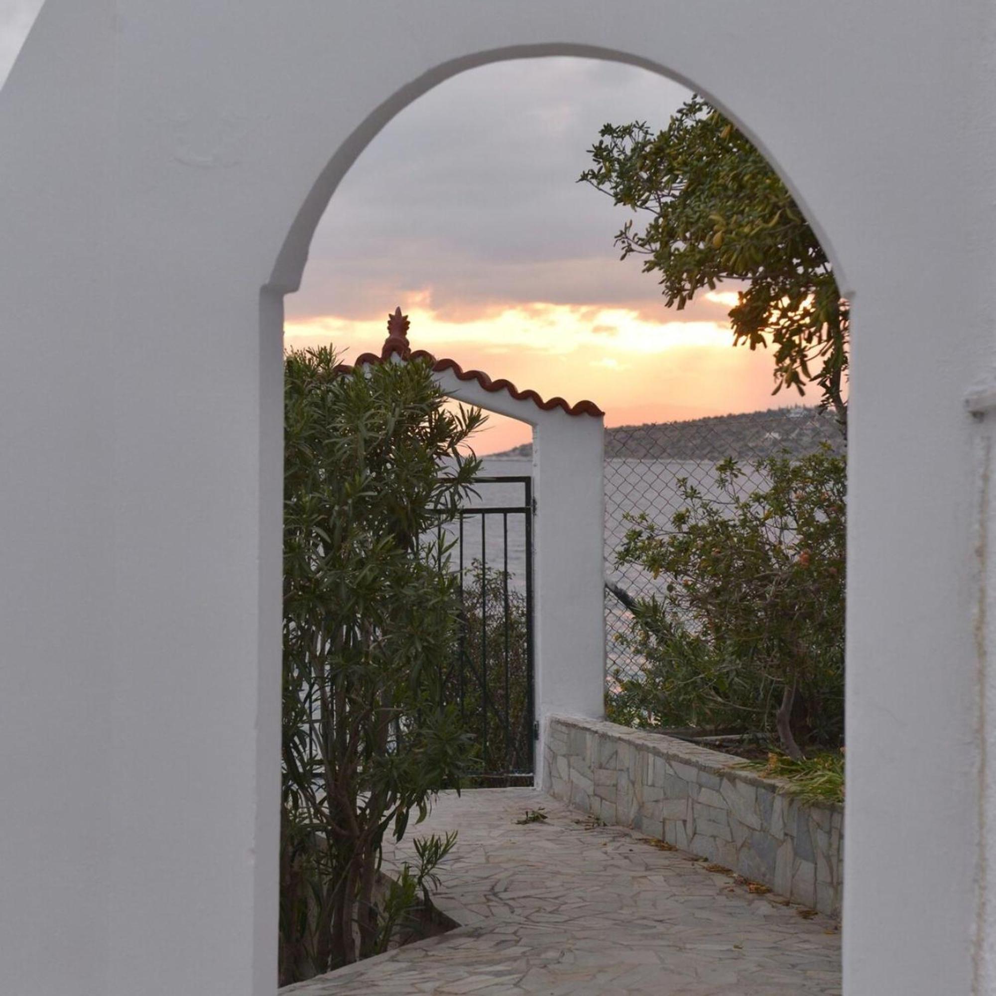 Salamis Beachfront House מראה חיצוני תמונה