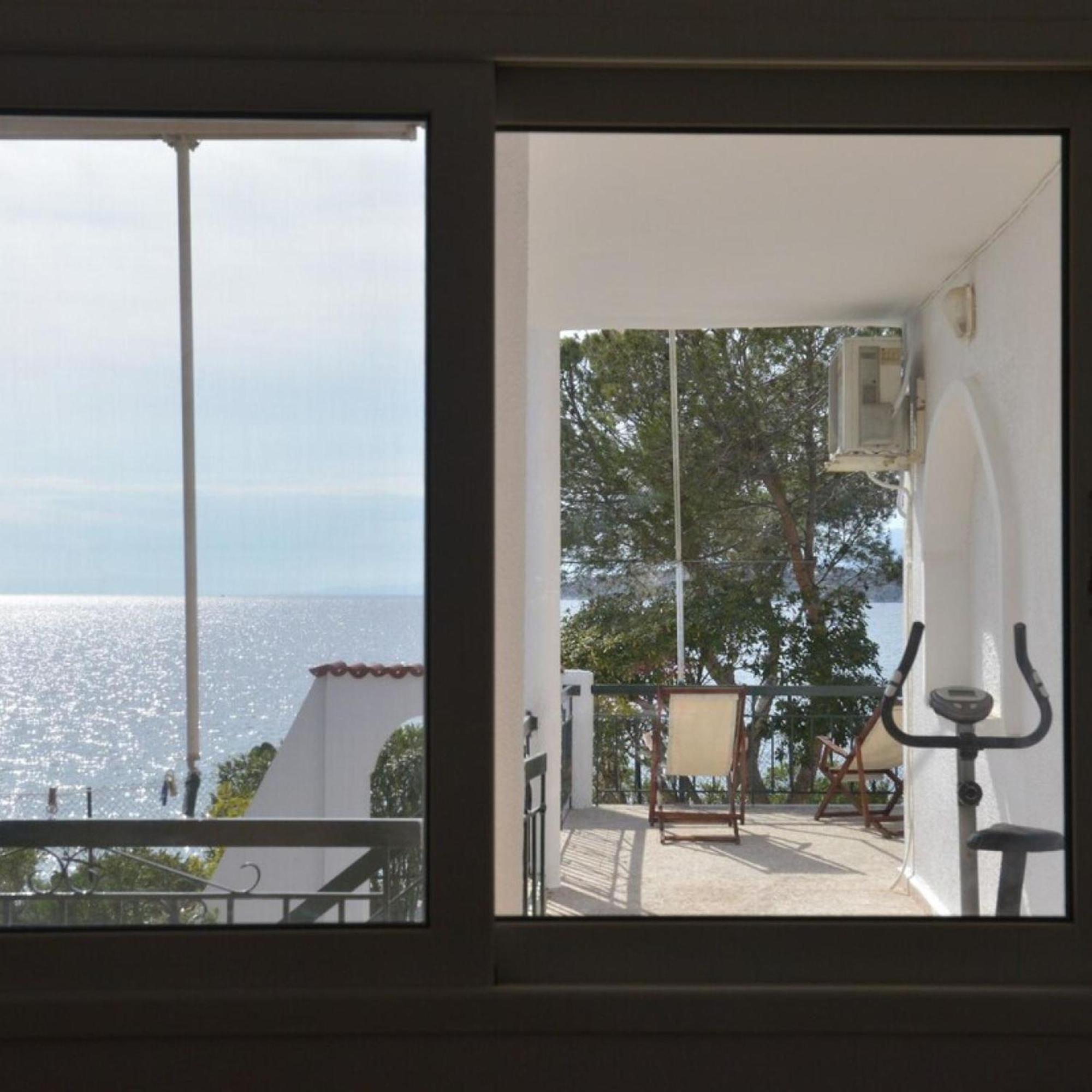 Salamis Beachfront House מראה חיצוני תמונה
